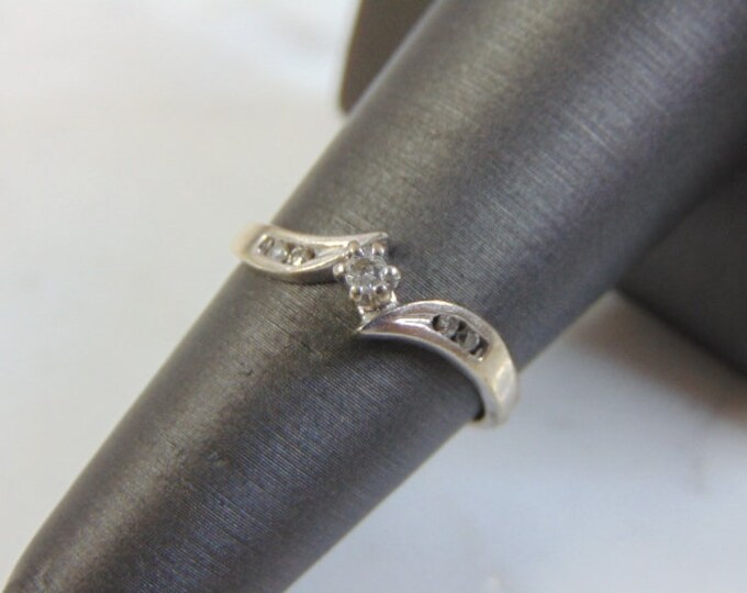 Womens Vintage Estate 10K White Gold Diamond Ring 1.8g E3258