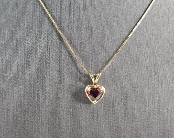 Womens Vintage Estate 14K Gold Necklace W/ Garnet Heart Pendant 2.3g #E5796