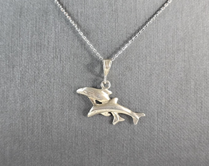 Womens Vintage Estate Sterling Silver Dolphin Pendant Necklace 3.9g E3530