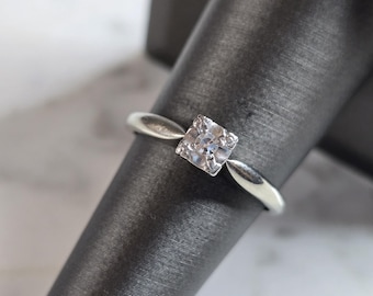 Womens Vintage Estate 14K White Gold Diamond Ring, 2.5g E7471