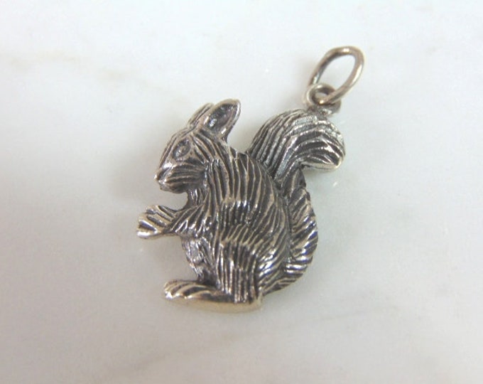 Womens Vintage Estate Sterling Silver Squirrel Pendant 5.6g E5936