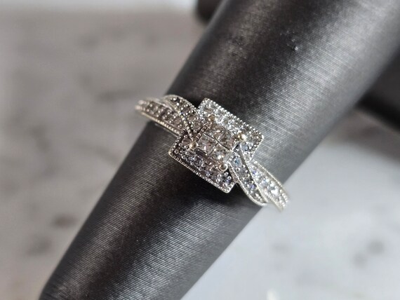 Womens Vintage Estate 10K White Gold Diamond Ring… - image 1