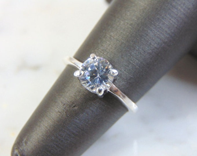 Womens Vintage Estate Sterling Silver CZ Ring 2.2g E1431