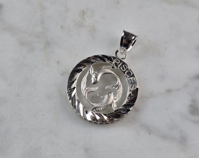 Womens Vintage Estate Sterling Silver Zodiac Pisces Pendant 4.1g E2389