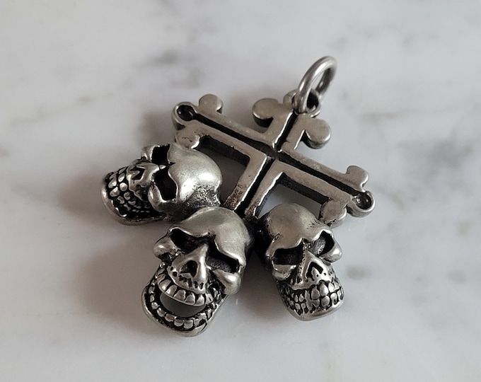 Vintage Estate Sterling Silver Gothic Three Headed Skull Pendant 13.5g E3759
