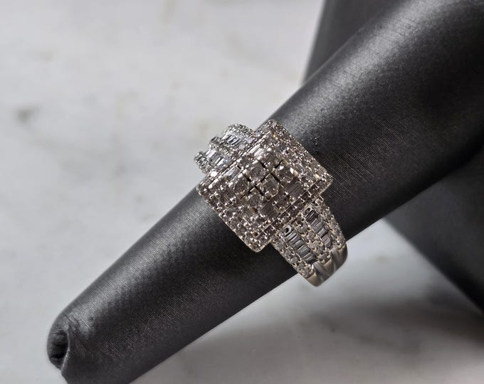 Womens Vintage Estate 10K White Gold Diamond Ring, 6.7g E7918