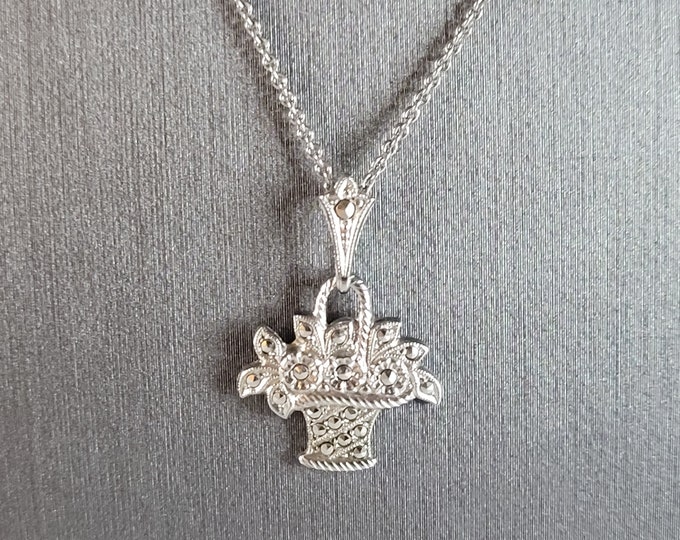 Womens Vintage Estate Sterling Silver Necklace Flower Basket Pendant 3.3g E5249
