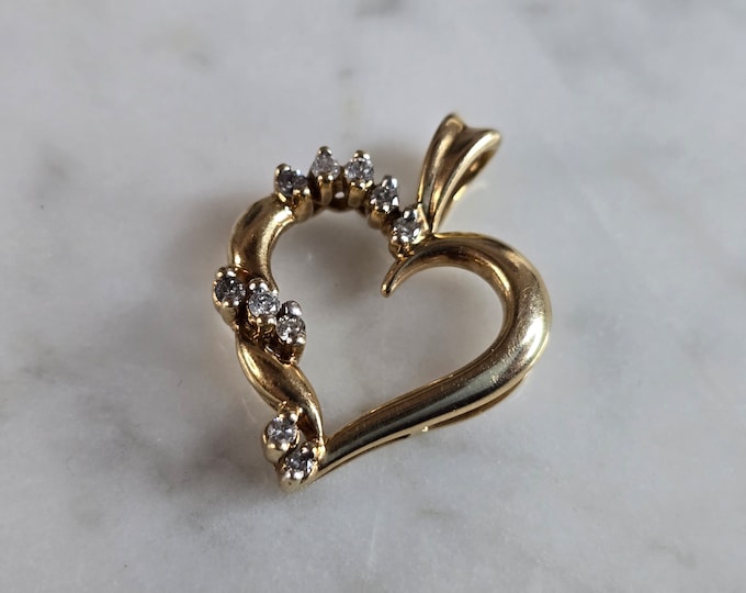 Womens Vintage Estate 10K Gold Diamond Heart Pendant 2.5g E7552