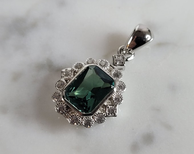 Womens Sterling Silver Modernist CZ Pendant 2.1g E2891