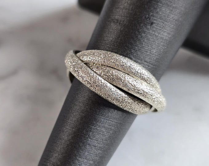 Womens Vintage Estate Sterling Silver Textured Trinity Ring 5.3g E6424