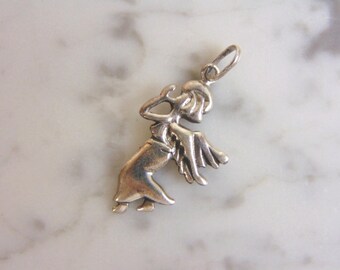 Womens Vintage Estate Sterling Silver Angel Pendant 2.9g #E4414