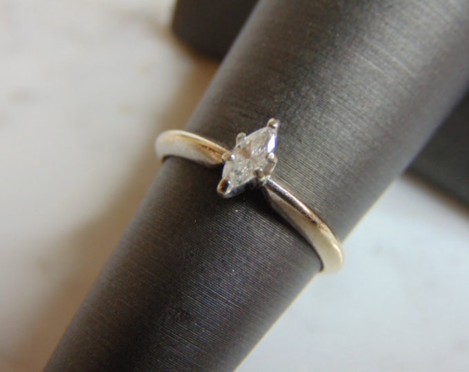 Womens Vintage Estate  14K White Gold Marquise Diamond Ring, 2.1g E3300