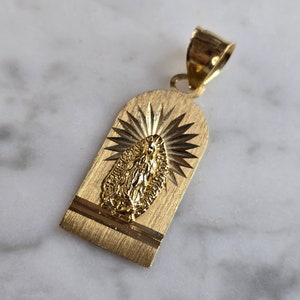 Vintage Estate 14K Yellow Gold Religious Catholic Mary Pendant 2.4g #E6571