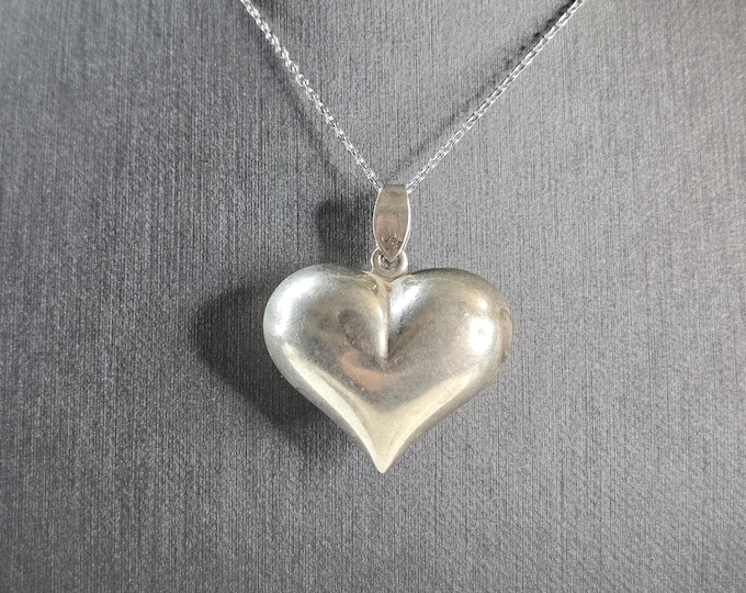 Womens Vintage Estate Sterling Silver Heart Pendant & Necklace 7.3g E6716