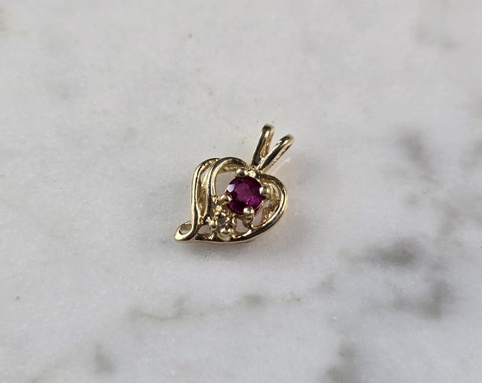 Womens Vintage Estate 14K Yellow Gold Garnet Heart Pendant 0.6g E4232