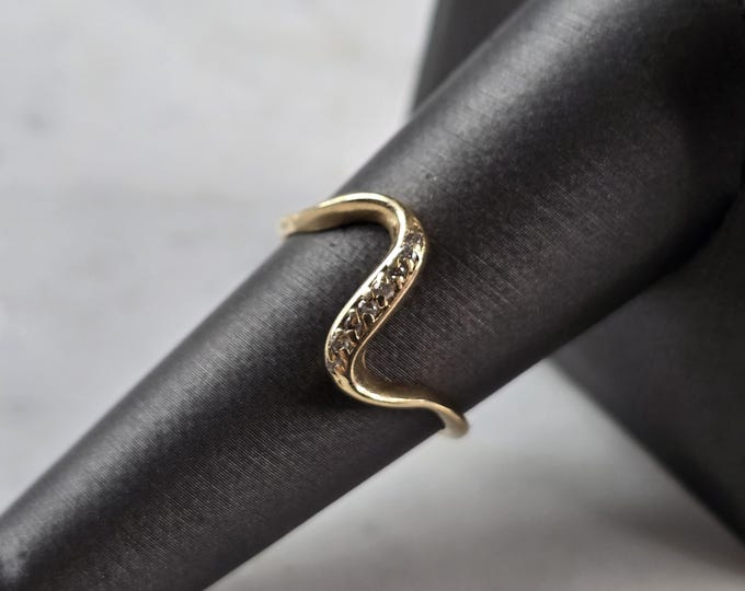Womens Vintage 14K Yellow Gold Diamond Modernist Stylecrest Ring 1.8g E867