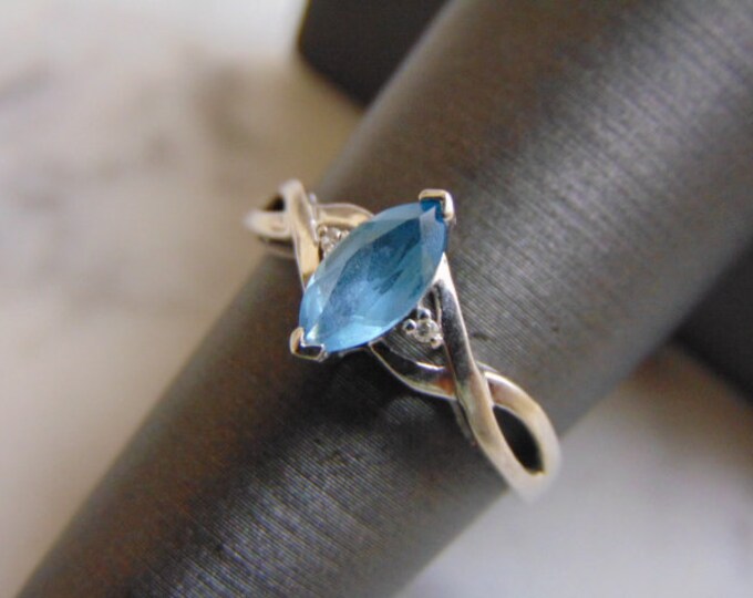 Womens Vintage Estate 10K White Gold Topaz Diamond Ring, 1.7g E2230