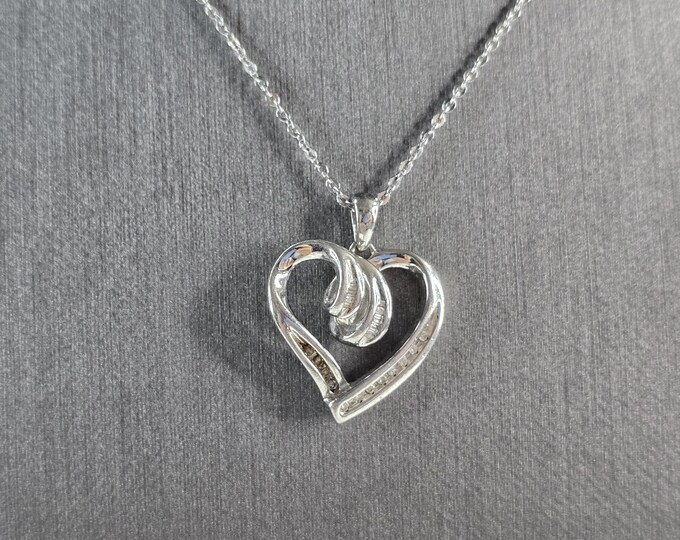 Womens Vintage Estate Sterling Silver Diamond Heart Pendant Necklace 5.8g E4983