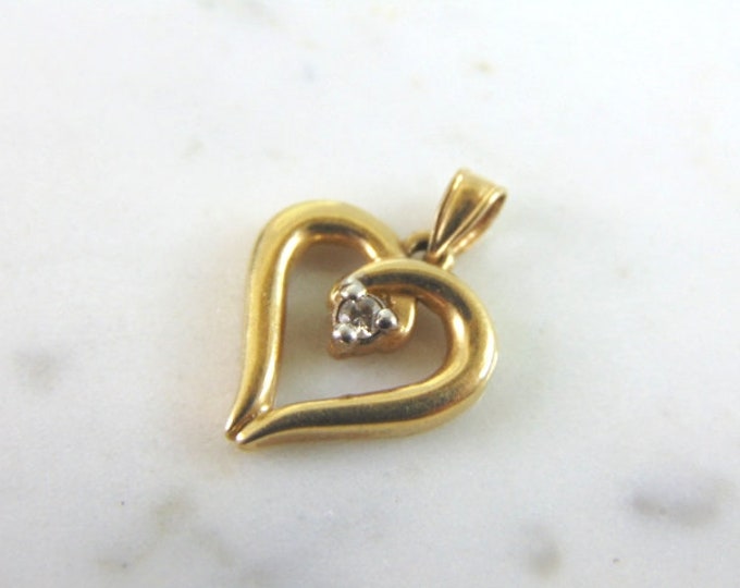 Womens Vintage Estate 10K Gold Diamond Heart Pendant 1.8g #E4215