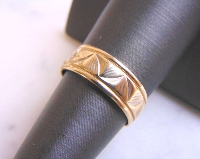 Mens Vintage Estate 14K Yellow Gold Wedding Band Ring 3.9g #E2927