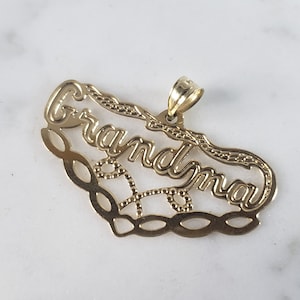 Womens Vintage Estate 14K Yellow Gold &quot;Grandma&quot; Pendant 1.1g E2716
