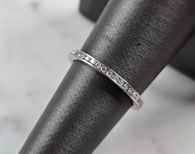 Womens Vintage Estate 18K White Gold Diamond Eternity Ring, 2.3g E6835