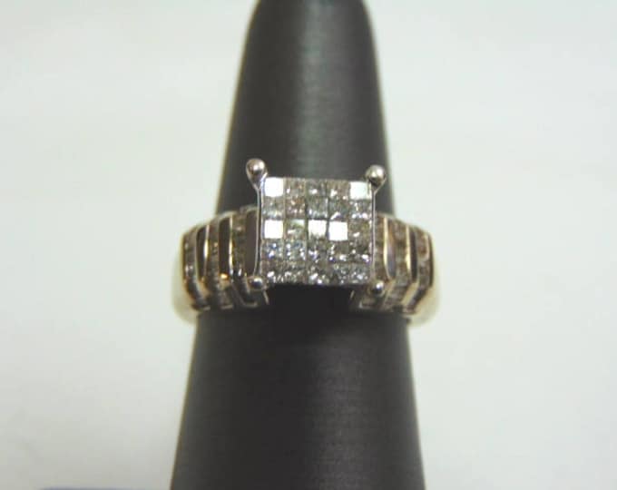 Womens Vintage Estate 10K Yellow Gold & Diamond Cluster Ring 8.8g E3597