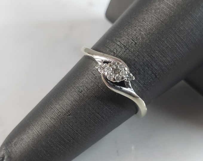Womens Vintage Estate 10K White Gold Ring Diamond Ring, 1.8g, E1222