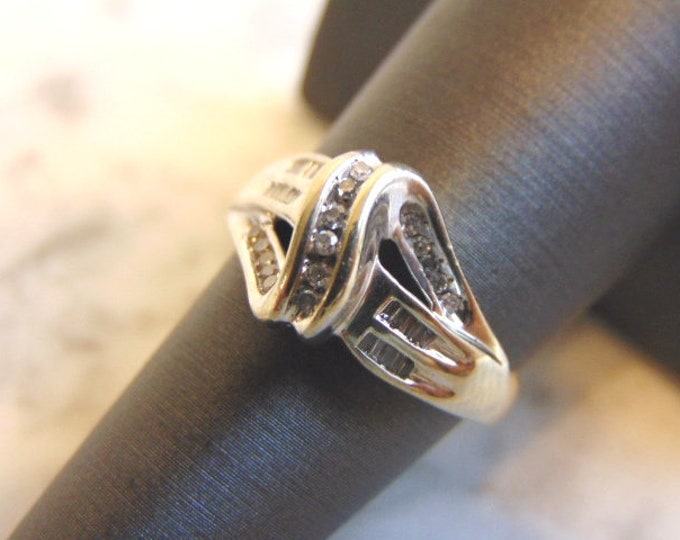 Women's Vintage Estate 10K White Gold Diamond Ring 3.2g E2295