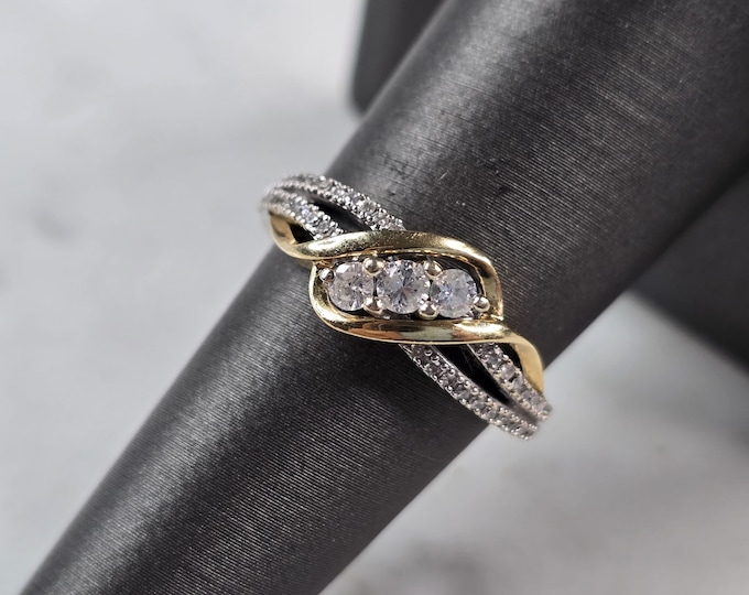 Womens Vintage Estate 10K Yellow & White Gold Diamond Ring, 2.9g E7411