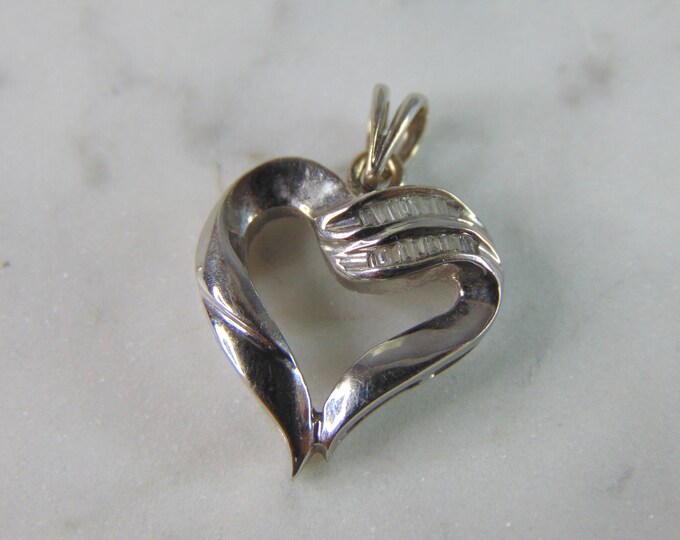 Womens Vintage Estate 14K White Gold Heart Diamond Pendant 3.3g E915