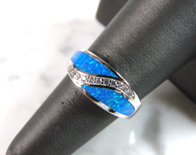 Womens Sterling Silver Modernist Blue Opal Ring 3.9g E791