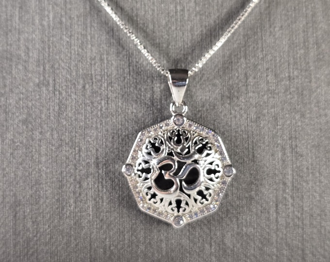 Womens Vintage Estate Sterling Silver Hindu Om Pendant W/ Necklace 5.6g E4554