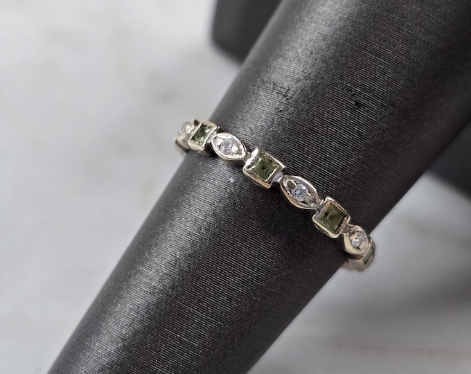 Womens Vintage Estate 14k White Gold Diamond Peridot Ring 1.9g #E3952