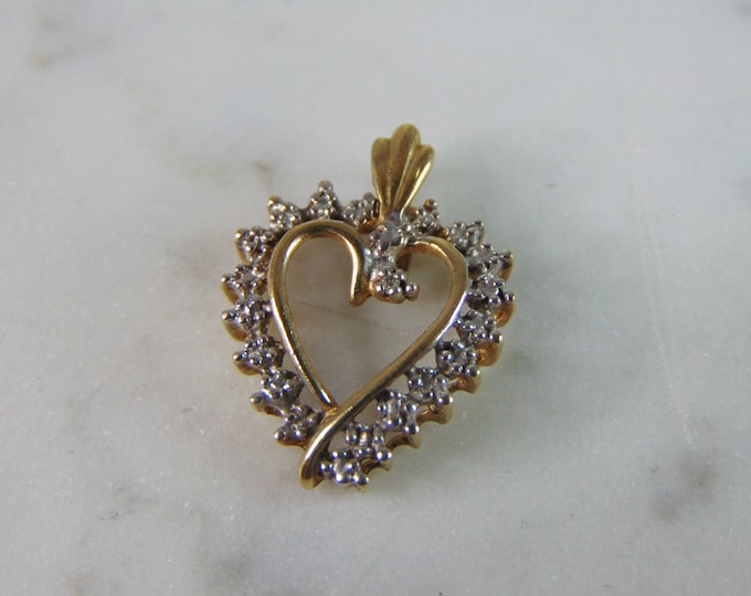 Womens Vintage Estate 10K Yellow Gold Heart Pendant 1.5g E846