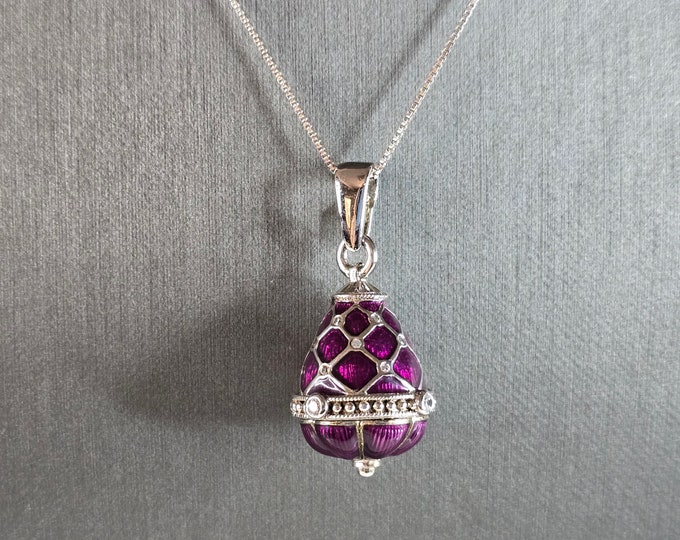 Womens Vintage Estate Sterling Silver Enamel Egg Pendant Necklace 13.8g E7851