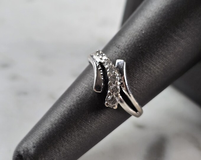 Womens Vintage Estate 10K White Gold Modernist Diamond Ring, 2.3g E7850