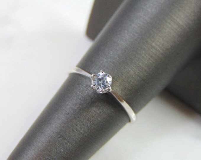 Womens Vintage Estate Sterling Silver CZ Ring 1.3g E2183
