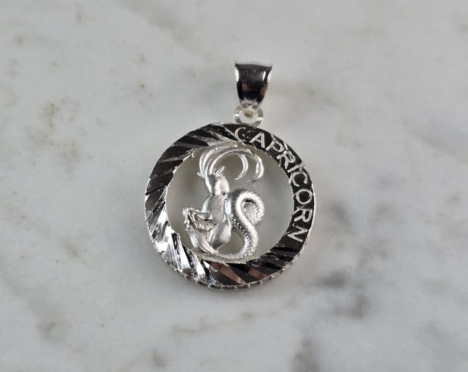Womens Vintage Estate Sterling Silver Zodiac Capricorn Pendant 4.1g E2379