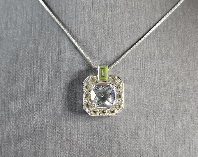 Womens Vintage Estate Sterling Silver CZ Peridot Pendant Necklace 9.0g E875