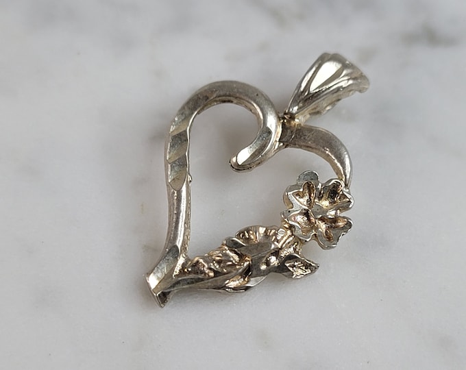 Womens Vintage Estate Sterling Silver Floral Heart Pendant 2.0g #E2180