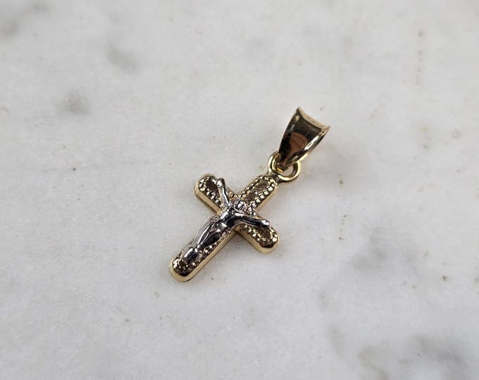Womens Vintage Estate 14K Gold Religious Cross Pendant, 0.4g E3411