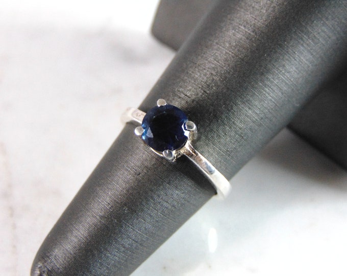 Womens Sterling Silver Ring w/ Sapphire Colored Stone 2.3g E5070