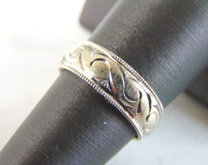 Womens Vintage Estate 10K White Gold Etched Band Wedding Ring 3.8g E2112