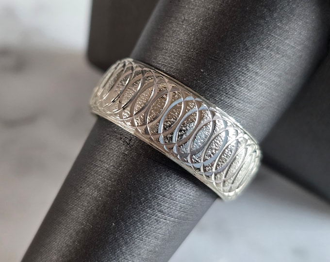 Womens Vintage Estate  14K White Gold Etched Wedding Band Ring 7.8g E7158