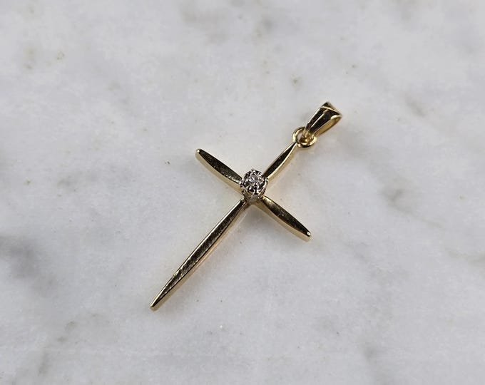 Womens Vintage Estate 14K Yellow Gold Religious Diamond Cross Pendant 0.9g E6572