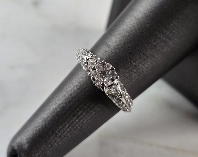 Womens Vintage Estate 10K White Gold Diamond Ring 3.1g E1627
