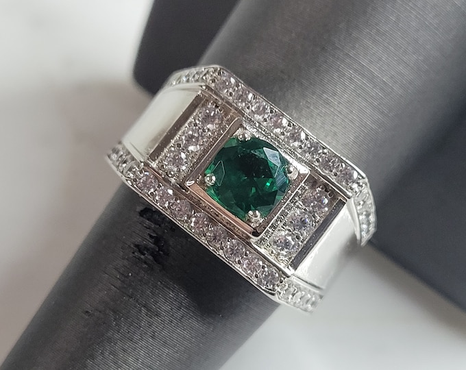 Mens Estate Sterling Silver Emerald Color Ring 7.5g E6137