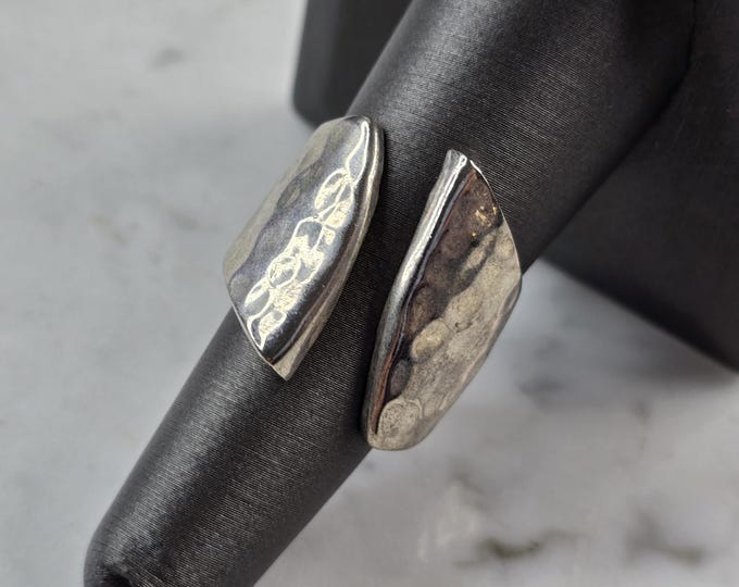 Womens Vintage Estate Sterling Silver Modernist Hammered Ring 10.2g E3574
