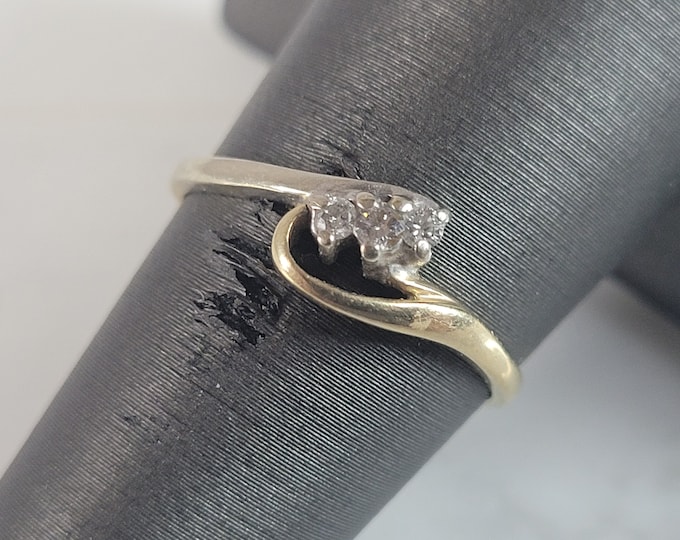 Womens Vintage Estate 10K Yellow Gold Diamond Ring 1.6g E6543
